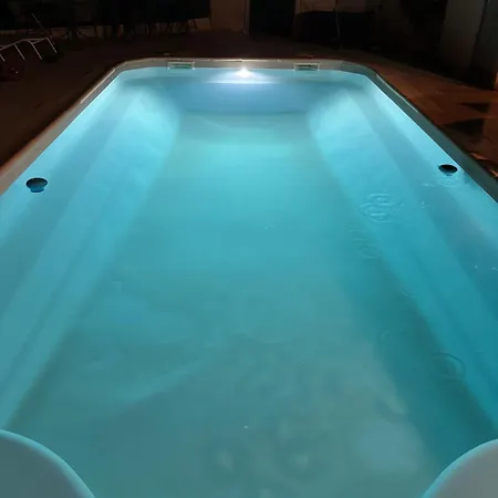 Cigales, Piscine Et Clim